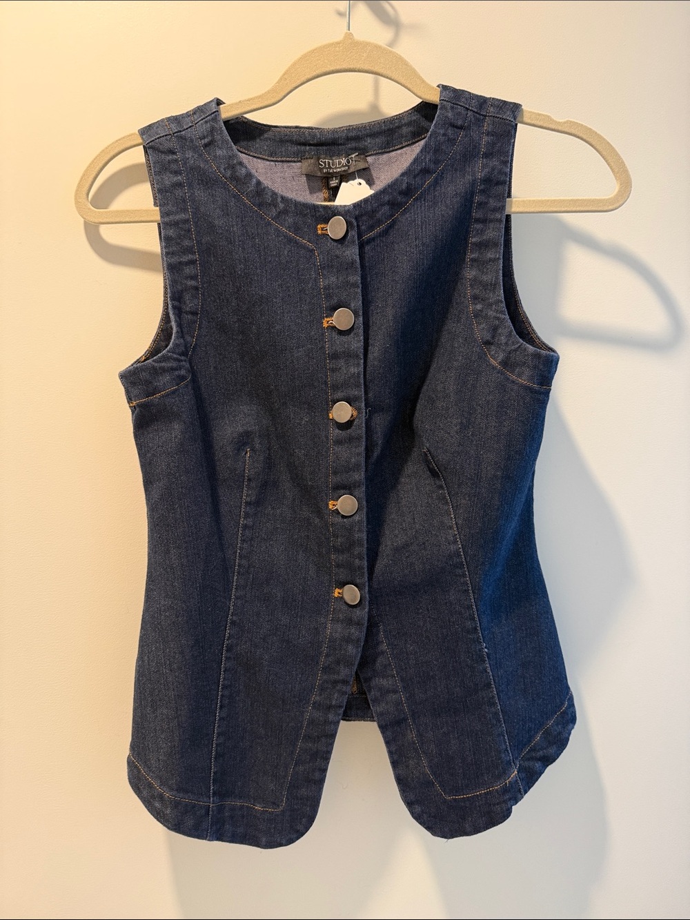 NWT Sleeveless Dark Blue Denim Button-Front Top - Picture 3 of 4